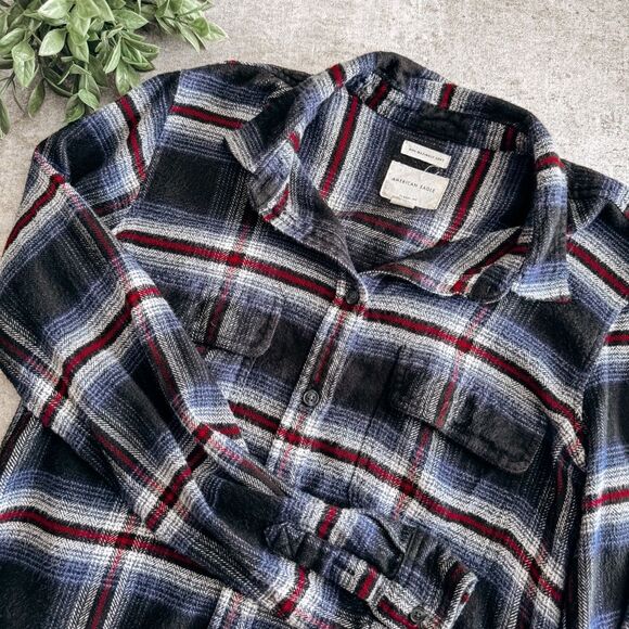 American Eagle Black and Blue Plaid Classic Fit Button Down Shirt Size Medium - Picture 1 of 7